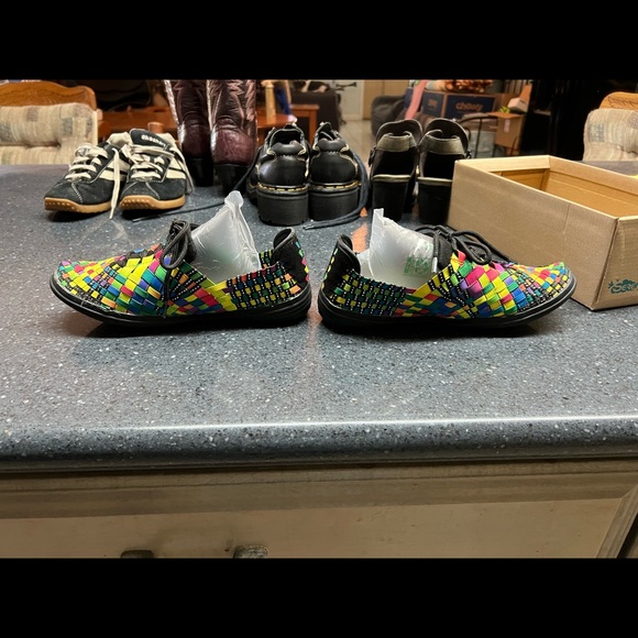 Ladies Serene Island Multicolor sneakers Size 6 - Picture 3 of 13